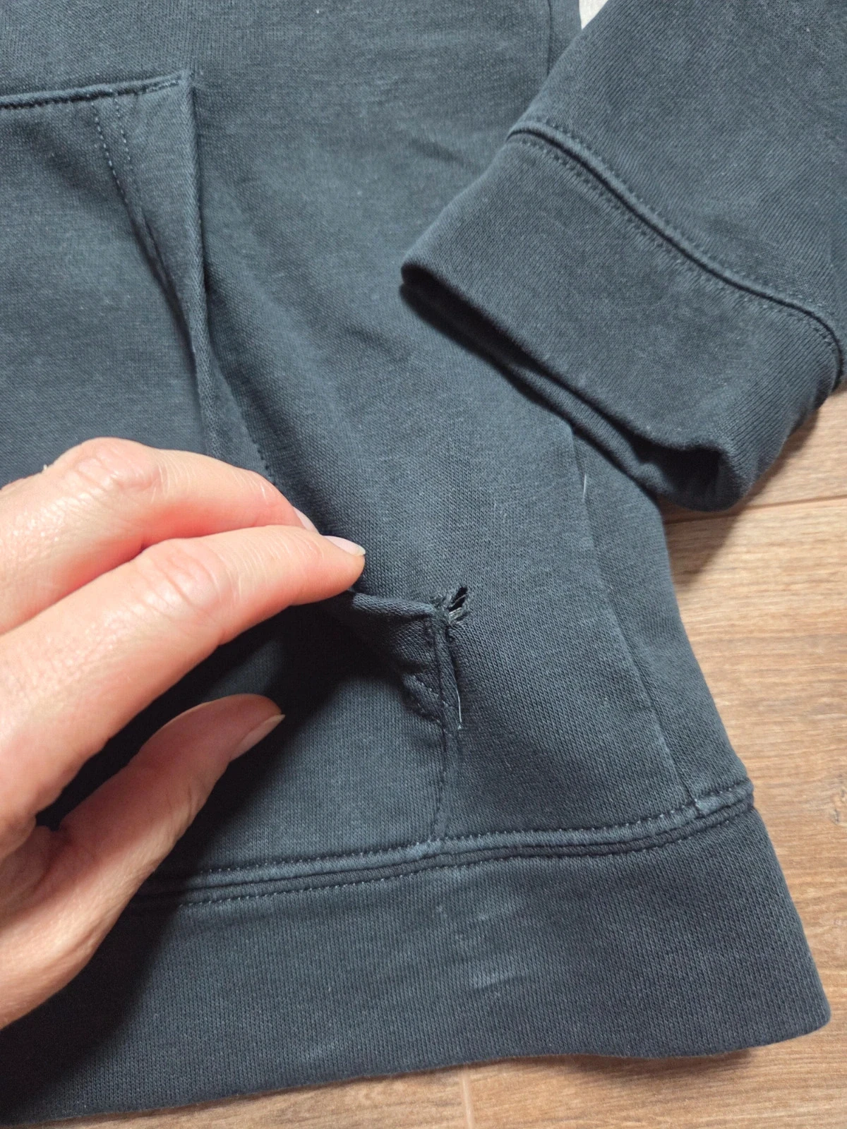 Zwarte joggingbroek en Nike t-shirt 8 jaar – photo 5